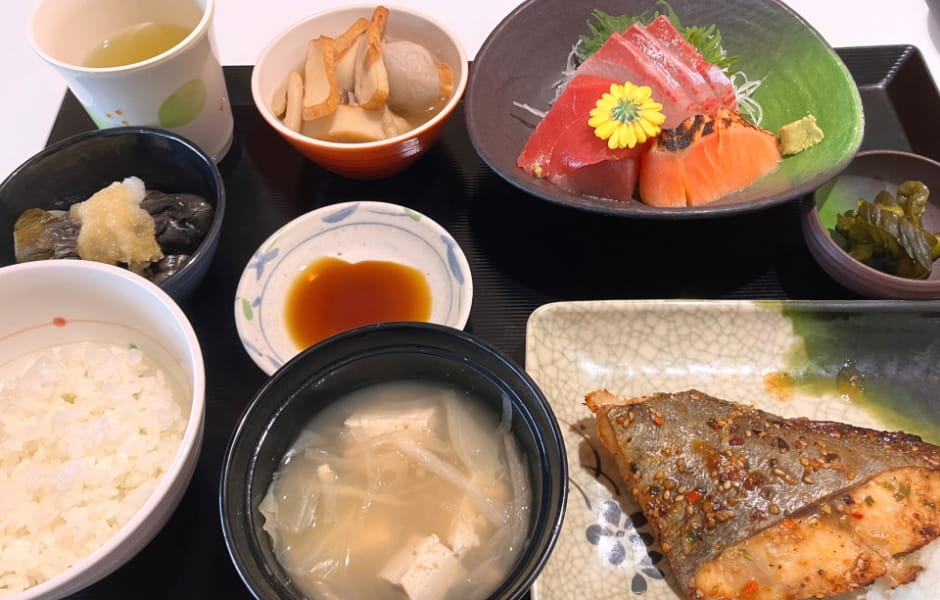 魚料理が充実した食堂のメニューの例